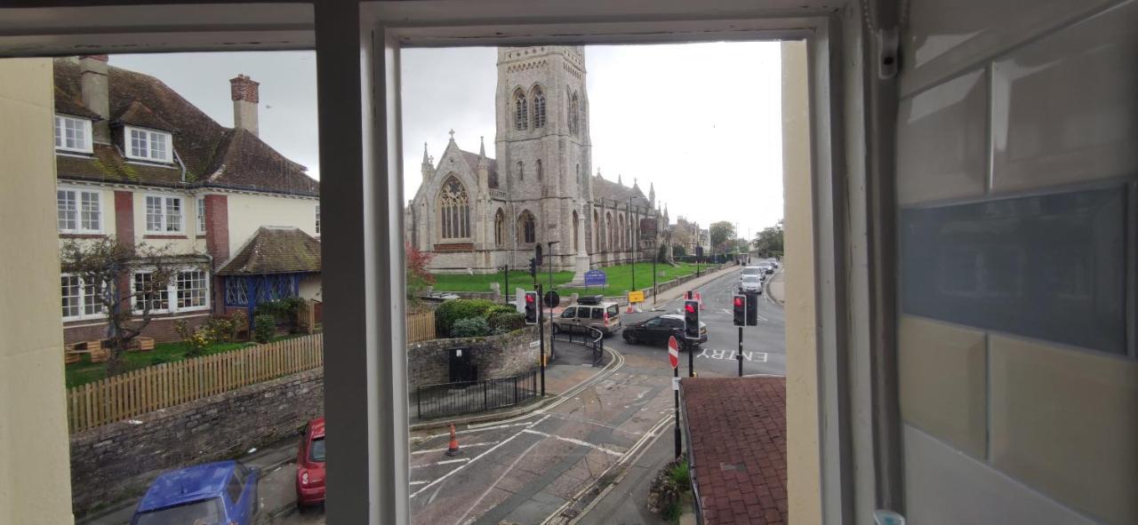 Westend Ryde  Buitenkant foto